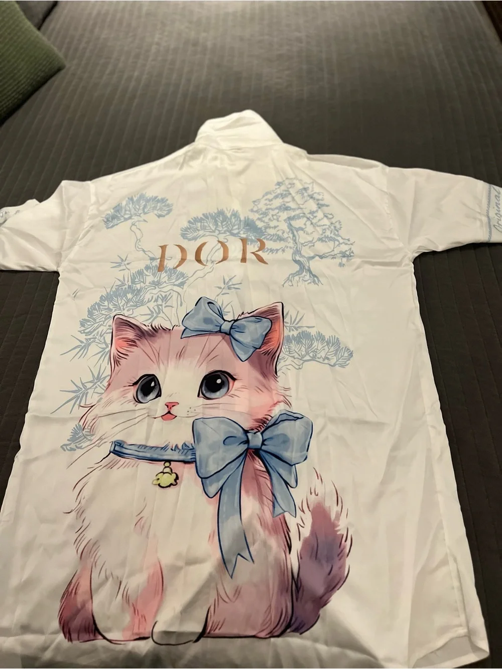 Oversized Silky Cat Nightshirt – Large  🐱💙 Adorable & Silky! 💙🐱